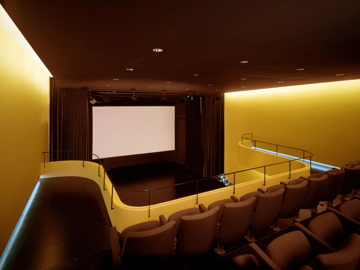 327 03 PH saal 02 js